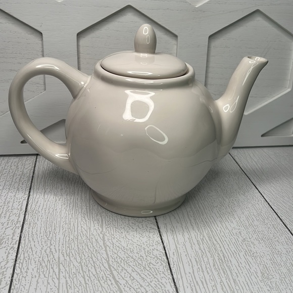 RaeDunn Queen Bee Cream Teapot Bumble Bee Magenta Summertime Collectible - Picture 4 of 4